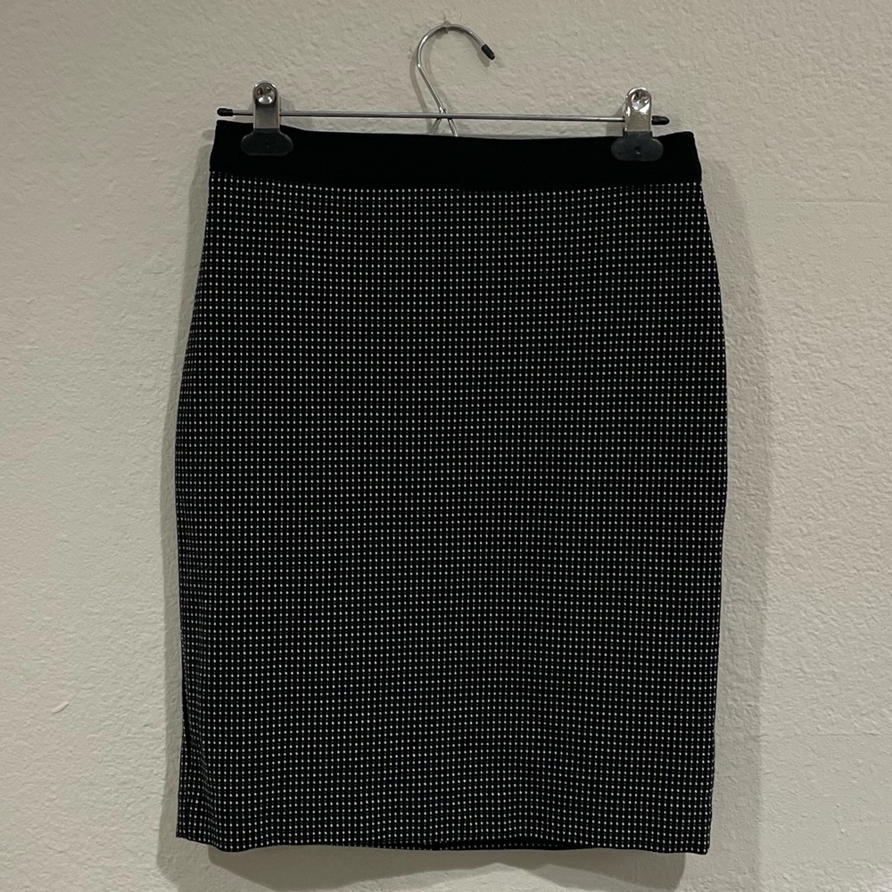White House Black Market Black Check Pencil Skirt – Size 4P